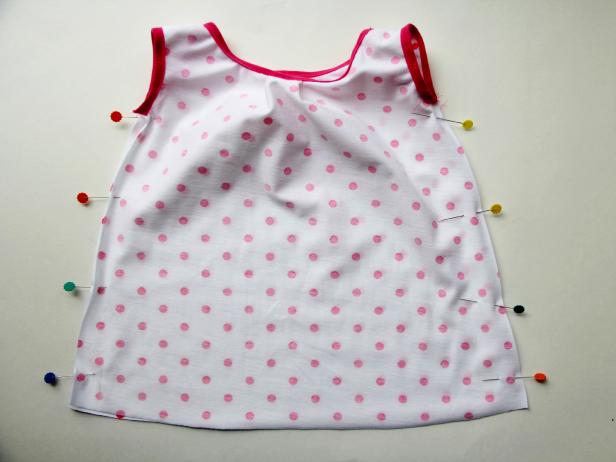 CI-Jess-Abbott_baby-dress-pin-the-sides-together13_h CI-Jess-Abbott_baby-dress-pin-the-sides-together13_h