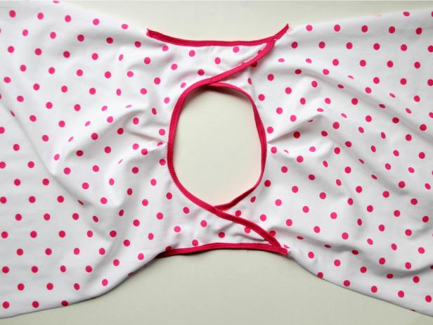 CI-Jess-Abbott_baby-dress-sew-elastic-on-back-side-of-dress12_h CI-Jess-Abbott_baby-dress-sew-elastic-on-back-side-of-dress12_h