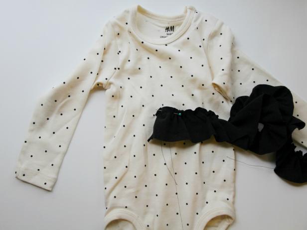 CI-Jess-Abbott_Ruffle-Neck-Onesie-pin-to-onesie4_h CI-Jess-Abbott_Ruffle-Neck-Onesie-pin-to-onesie4_h