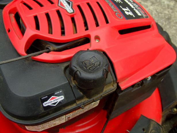 CI-Chris-Hill_lawn-mower-gas-cap_h CI-Chris-Hill_lawn-mower-gas-cap_h