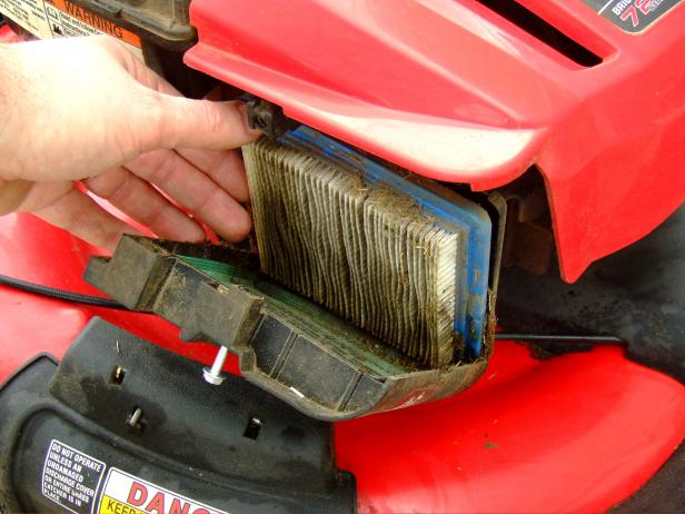 CI-Chris-Hill_lawn-mower-replace-air-filter_h CI-Chris-Hill_lawn-mower-replace-air-filter_h