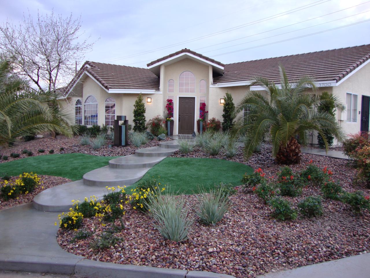 Stone Landscaping Edging Ideas Question, Las Vegas Front Yard