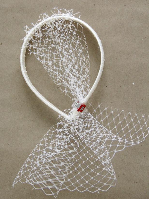 CI-Jess-Abbott_birdcage-bridal-veil-attach-netting-to-headband7_v CI-Jess-Abbott_birdcage-bridal-veil-attach-netting-to-headband7_v