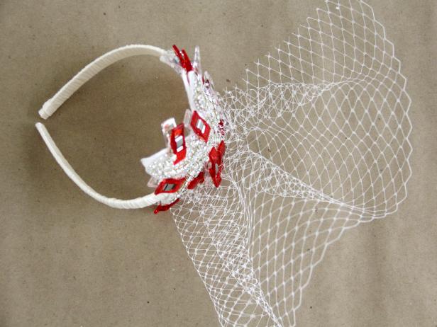 CI-Jess-Abbott_birdcage-bridal-veil-binder-clips-holding-netting-to-headband8_h CI-Jess-Abbott_birdcage-bridal-veil-binder-clips-holding-netting-to-headband8_h