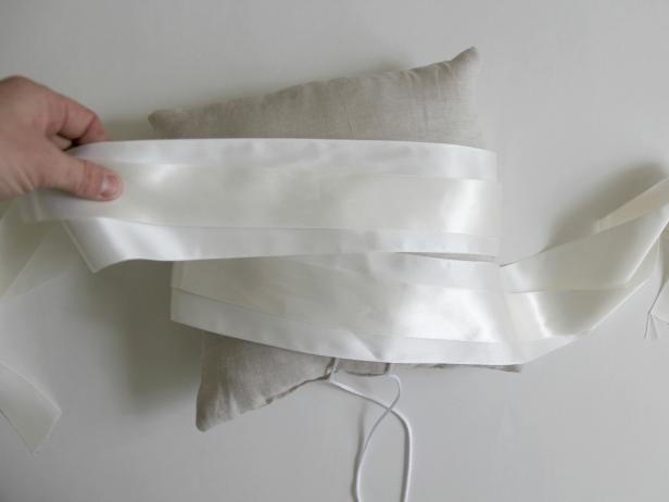CI-Jess-Abbott_wedding-ring-bearer-pillow-fold-bow8_h CI-Jess-Abbott_wedding-ring-bearer-pillow-fold-bow8_h