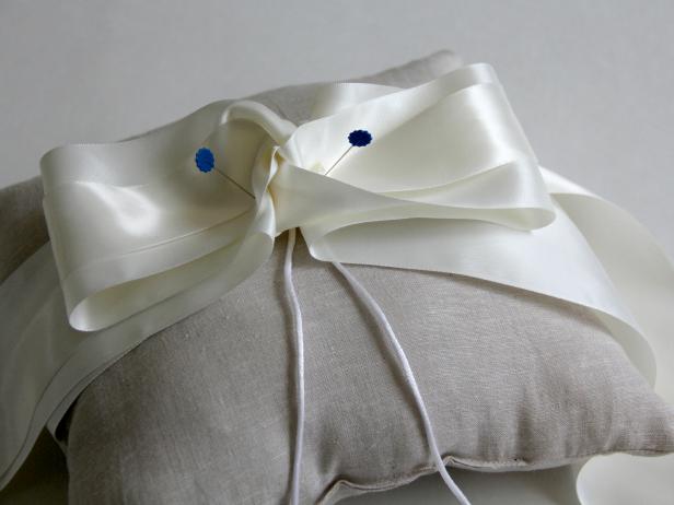 CI-Jess-Abbott_wedding-ring-bearer-pillow-make-second-loop12_h CI-Jess-Abbott_wedding-ring-bearer-pillow-make-second-loop12_h