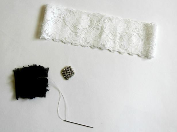 CI-Jess-Abbott_garter-belt-black-feather-add-embellishments5_h CI-Jess-Abbott_garter-belt-black-feather-add-embellishments5_h
