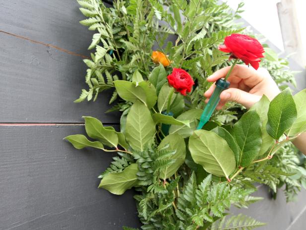 CI-The-Photo-Love_wedding-garland-add-flowers7_h CI-The-Photo-Love_wedding-garland-add-flowers7_h