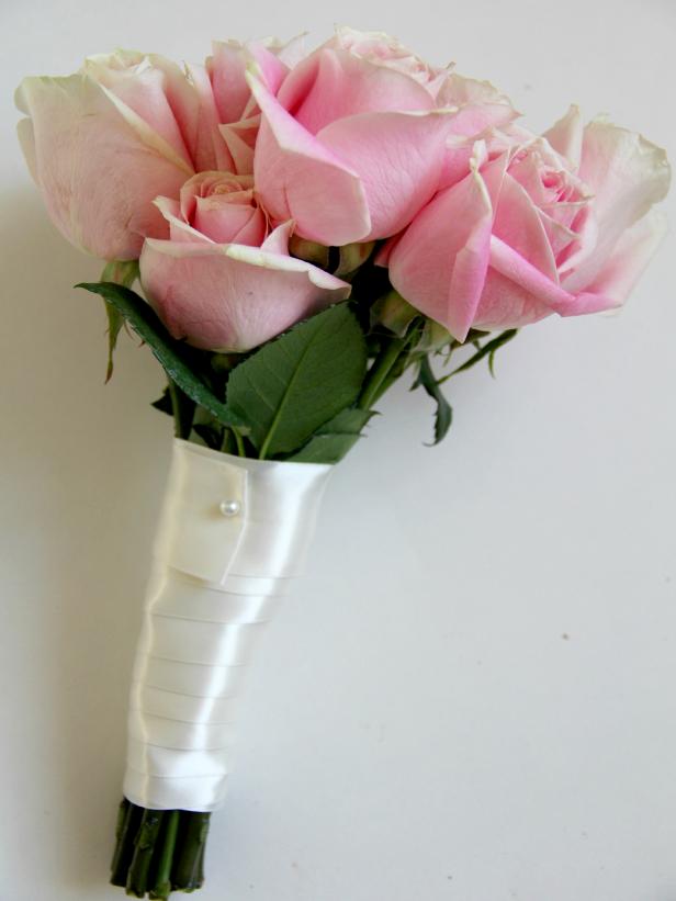 CI-Jess-Abbott_wedding-bouquet-pink-roses-pin-ribbon-step5_v CI-Jess-Abbott_wedding-bouquet-pink-roses-pin-ribbon-step5_v