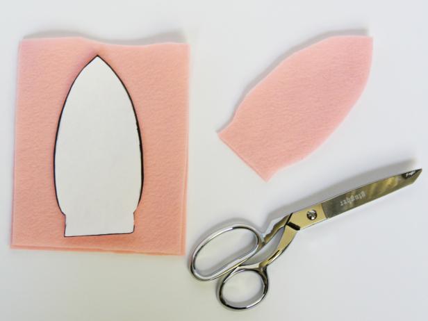 CI-Carla-Wiking_Halloween-dog-costume-flower-cut-petals-step1_h CI-Carla-Wiking_Halloween-dog-costume-flower-cut-petals-step1_h