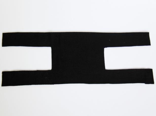 CI-Carla-Wiking_Halloween-Dog-lady-bug-costume-cut-harness-step1_h CI-Carla-Wiking_Halloween-Dog-lady-bug-costume-cut-harness-step1_h