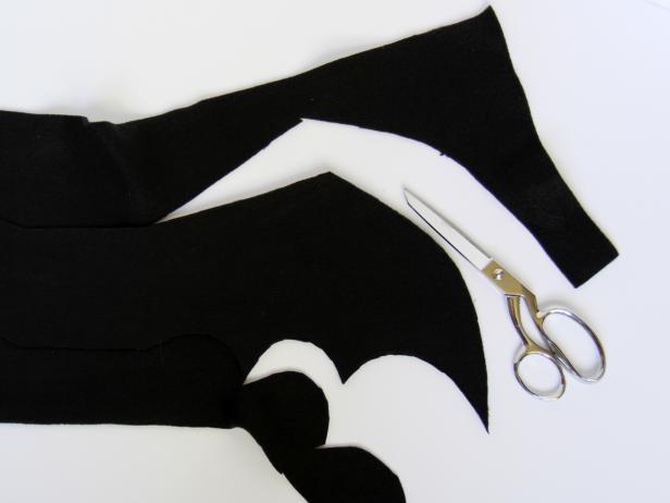 CI-Carla-Wiking_Halloween-dog-costume-bat-wings-add-top-layer-step5_h CI-Carla-Wiking_Halloween-dog-costume-bat-wings-add-top-layer-step5_h