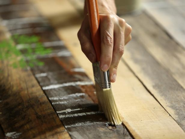 Original_Pallet-Headboard-brush-on-sealer25_h Original_Pallet-Headboard-brush-on-sealer25_h