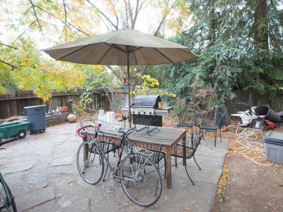 http://diy.sndimg.com/content/dam/images/diy/fullset/2014/8/28/0/BP_DYCR_1206-before-backyard-grill-bike-picnic-table-wideshot_h.jpg.rend.hgtvcom.966.725.suffix/1493668656646.jpeg