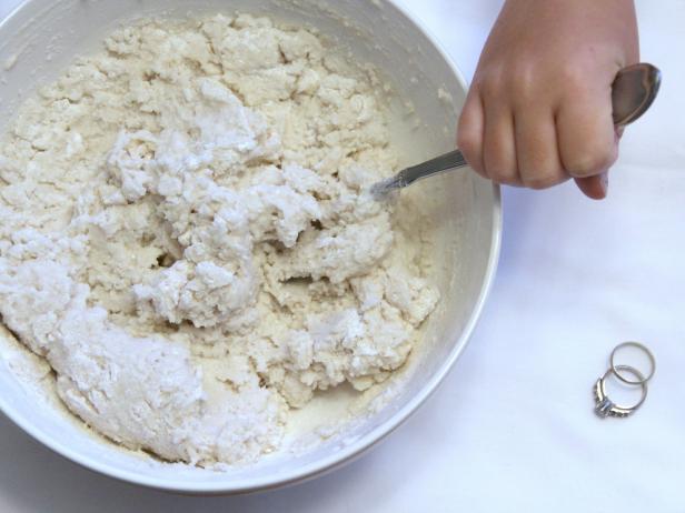 CI-Jess-Abbott_Christmas-ornament-salt-dough-hand-print-add-water2_h CI-Jess-Abbott_Christmas-ornament-salt-dough-hand-print-add-water2_h