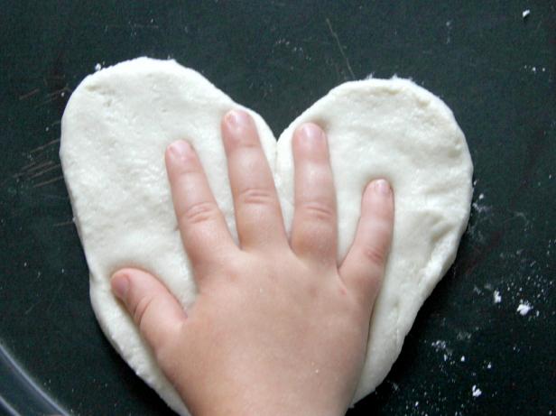 CI-Jess-Abbott_Christmas-ornament-salt-dough-hand-print-hand5_h CI-Jess-Abbott_Christmas-ornament-salt-dough-hand-print-hand5_h