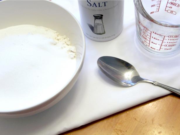 CI-Jess-Abbott_Christmas-ornament-salt-dough-hand-print-mix-dry-ingredients1_h CI-Jess-Abbott_Christmas-ornament-salt-dough-hand-print-mix-dry-ingredients1_h