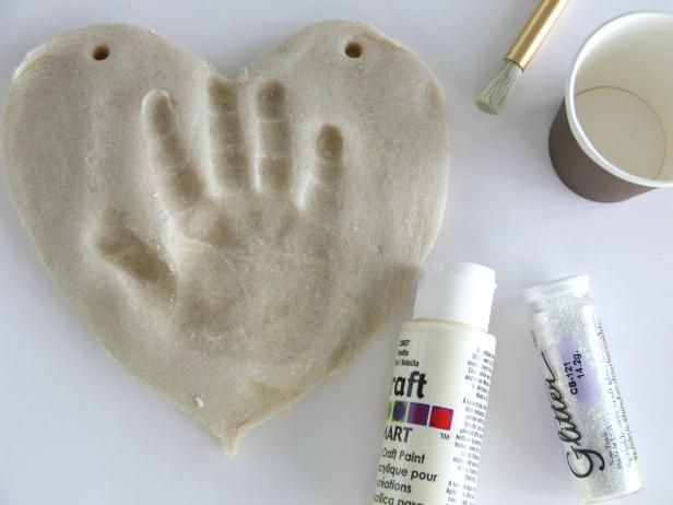 CI-Jess-Abbott_Christmas-ornament-salt-dough-hand-print-poke-paint7_h CI-Jess-Abbott_Christmas-ornament-salt-dough-hand-print-poke-paint7_h