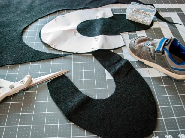 CI-Kathy-Beymer_Halloween-bull-in-a-china-shop-cut-hooves20_h CI-Kathy-Beymer_Halloween-bull-in-a-china-shop-cut-hooves20_h