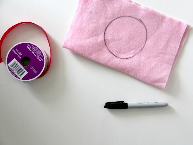 CI-Jess-Abbott_Halloween-Flamingo-Costume-felt-circles7_h CI-Jess-Abbott_Halloween-Flamingo-Costume-felt-circles7_h