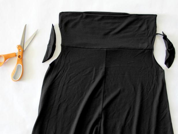 CI-Jess-Abbott_Halloween-Witch-Costume-cut-arm-holes2_h CI-Jess-Abbott_Halloween-Witch-Costume-cut-arm-holes2_h