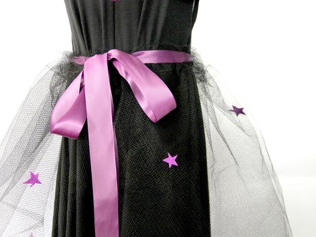 CI-Jess-Abbott_Halloween-Witch-Costume-felt-star-on-skirt7_h CI-Jess-Abbott_Halloween-Witch-Costume-felt-star-on-skirt7_h