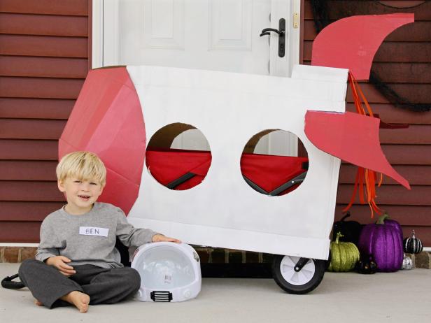 CI-Jess-Abbott_Halloween-Rocketship-Wagon_h CI-Jess-Abbott_Halloween-Rocketship-Wagon_h