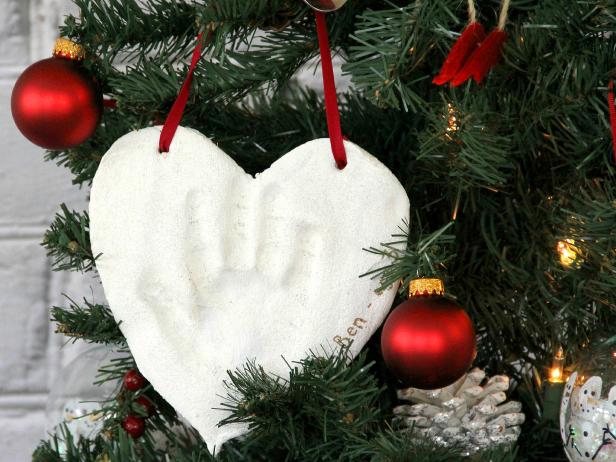 CI-Jess-Abbott_Christmas-ornament-salt-dough-hand-print_h CI-Jess-Abbott_Christmas-ornament-salt-dough-hand-print_h