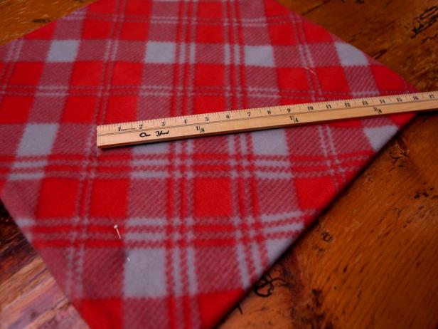 Original-617Media_No-Sew-Dog-Bed-measure-step1_h Original-617Media_No-Sew-Dog-Bed-measure-step1_h