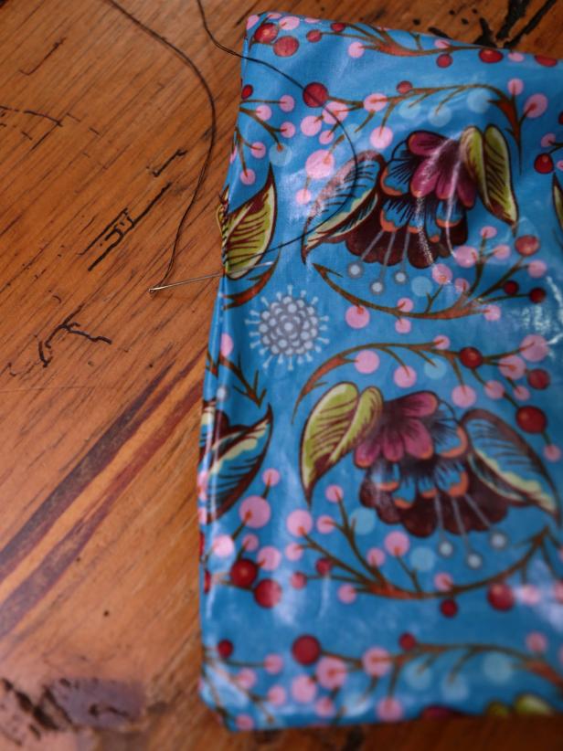 Original-617Media_Make-up-Bag-stitch-closed-step10_h Original-617Media_Make-up-Bag-stitch-closed-step10_h