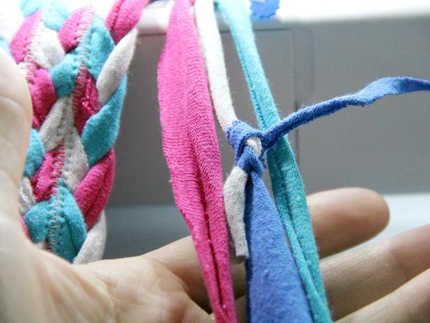 CI-Jess-Abbott_Braided-Rug-add-braid-step12_h CI-Jess-Abbott_Braided-Rug-add-braid-step12_h