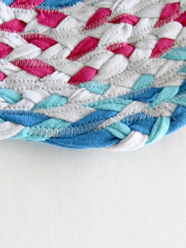 CI-Jess-Abbott_Braided-Rug-end-braid-step13_v CI-Jess-Abbott_Braided-Rug-end-braid-step13_v