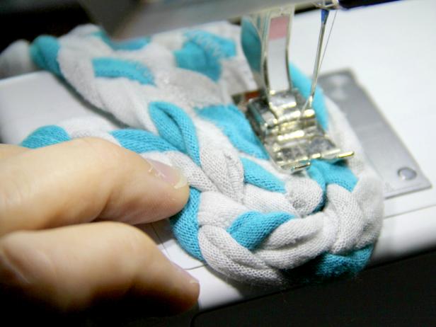 CI-Jess-Abbott_Braided-Rug-pivot-stitch-wrap-step11_h CI-Jess-Abbott_Braided-Rug-pivot-stitch-wrap-step11_h