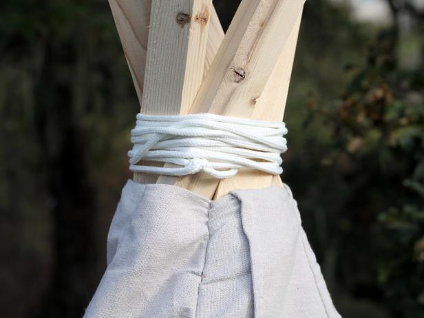 CI_Carla-Wiking_Canvas-Drop-Cloth-Teepee-tie-stakes-step8_h CI_Carla-Wiking_Canvas-Drop-Cloth-Teepee-tie-stakes-step8_h