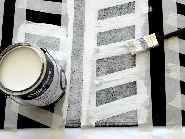 CI-Jess-Abbott_Painted-Rug-Black-and-White-painting-rug-step4_h CI-Jess-Abbott_Painted-Rug-Black-and-White-painting-rug-step4_h