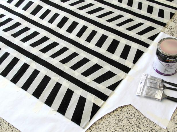 CI-Jess-Abbott_Painted-Rug-Black-and-White-paint-rug-step3_h CI-Jess-Abbott_Painted-Rug-Black-and-White-paint-rug-step3_h
