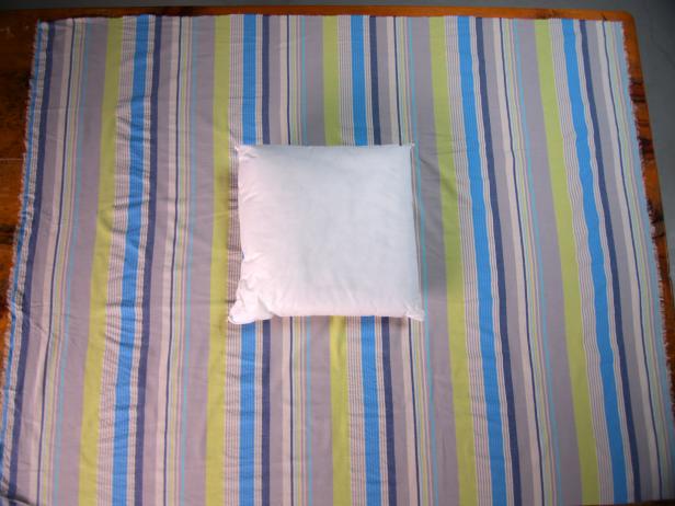 CI-617Media_No-Sew-Wrap-Pillow-step1_h CI-617Media_No-Sew-Wrap-Pillow-step1_h