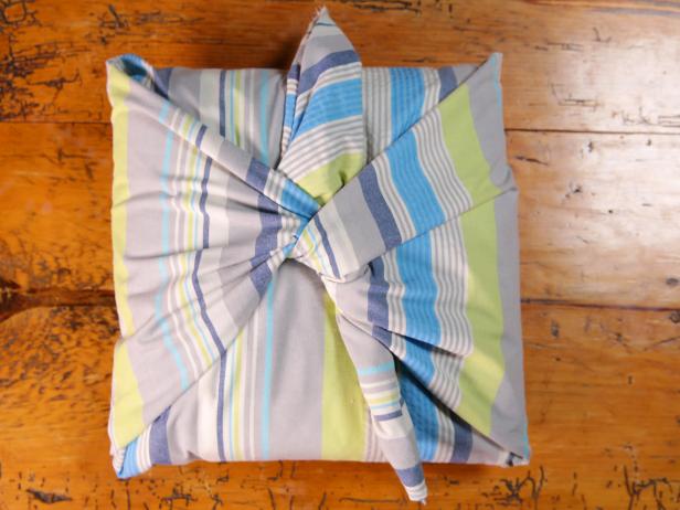 CI-617Media_No-Sew-Wrap-Pillow-step5_h CI-617Media_No-Sew-Wrap-Pillow-step5_h