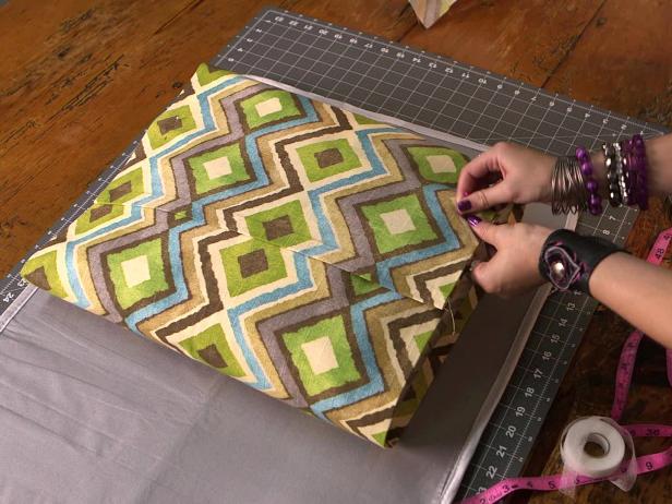 CI-617Media_Pillow-SlipCover-No-Sew-step4a_h CI-617Media_Pillow-SlipCover-No-Sew-step4a_h
