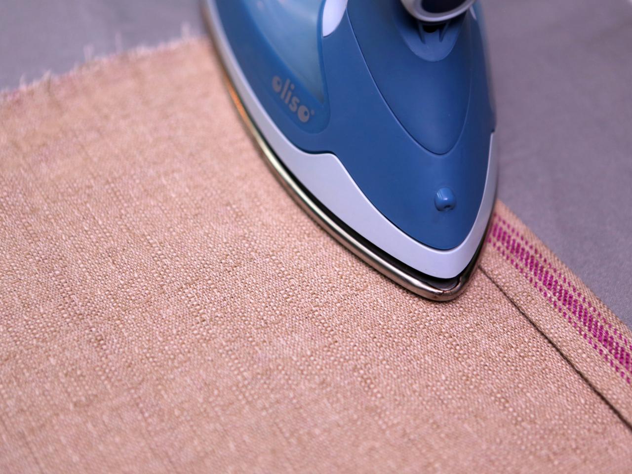 Easy Method For Making A No Sew Table Runner And Placemats How Ci 617media Table Runner Step1 H