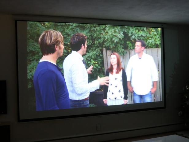 Make the most of your home’s media room experience with the addition of a wall or ceiling-mounted projector screen.
