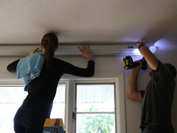 Make the most of your home’s media room experience with the addition of a wall or ceiling-mounted projector screen.