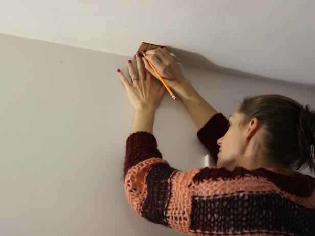 Make the most of your home’s media room experience with the addition of a wall or ceiling-mounted projector screen.