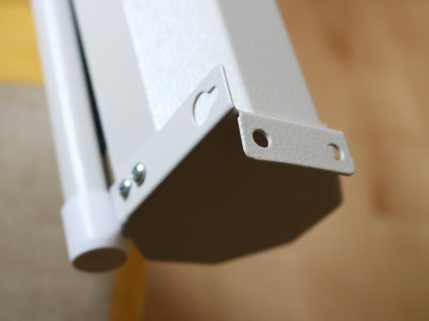 Make the most of your home’s media room experience with the addition of a wall or ceiling-mounted projector screen.