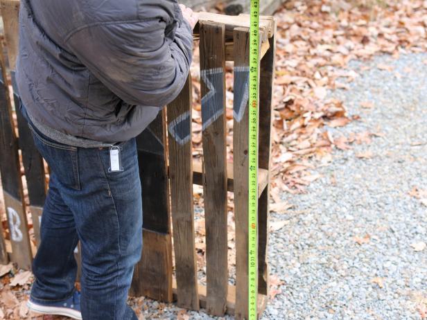 Although most shipping pallets are 4x4â in size, the wear and tear of transportation changes these dimensions slightly. Use measuring tape to get exact measurements of all four sides of the pallet