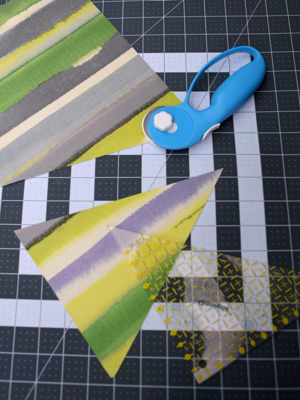 Original-617Media_two-sided-fabric-bunting-step2_v Original-617Media_two-sided-fabric-bunting-step2_v
