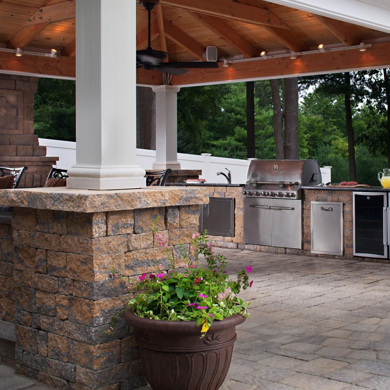 Tips for an Outdoor Kitchen | DIY