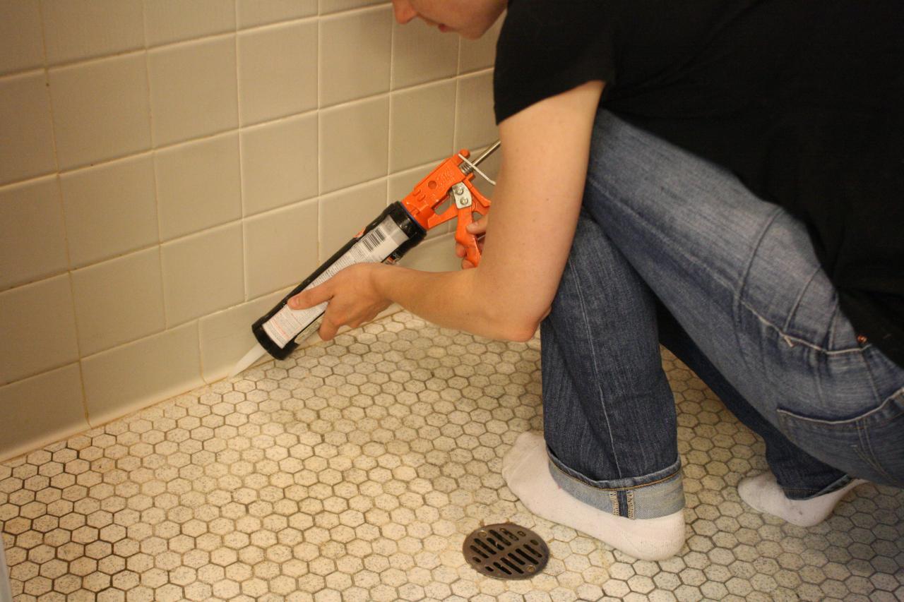 Learn How to ReCaulk Your Bathroom howtos DIY