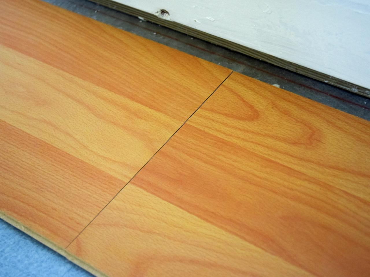 how to install a laminate floor | how-tos | diy how to install a laminate floor | how-tos | diy