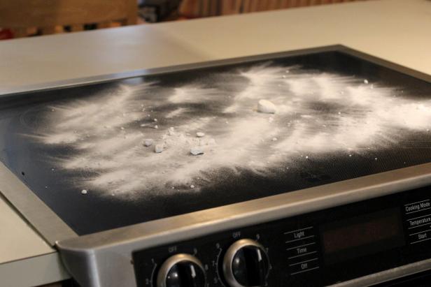 What are the steps to clean a gas stove?